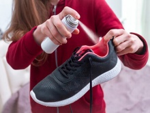 Как избавить кроссовки от неприятного запаха?
