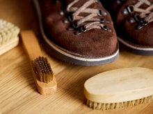 Как почистить замшевые кроссовки самостоятельно