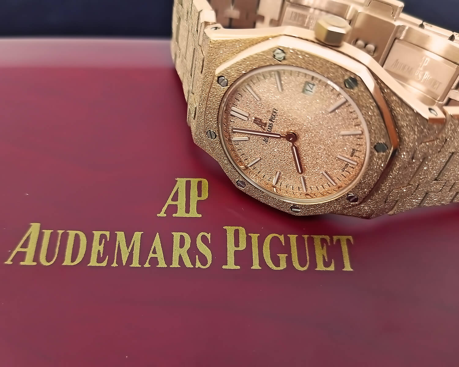 Реплика женских часов Audemars Piguet Royal Oak Frosted Gold